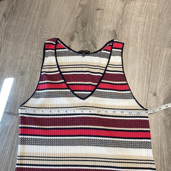 V-necked striped maxi ribbed dress with side slits . - Picture 4 of 6